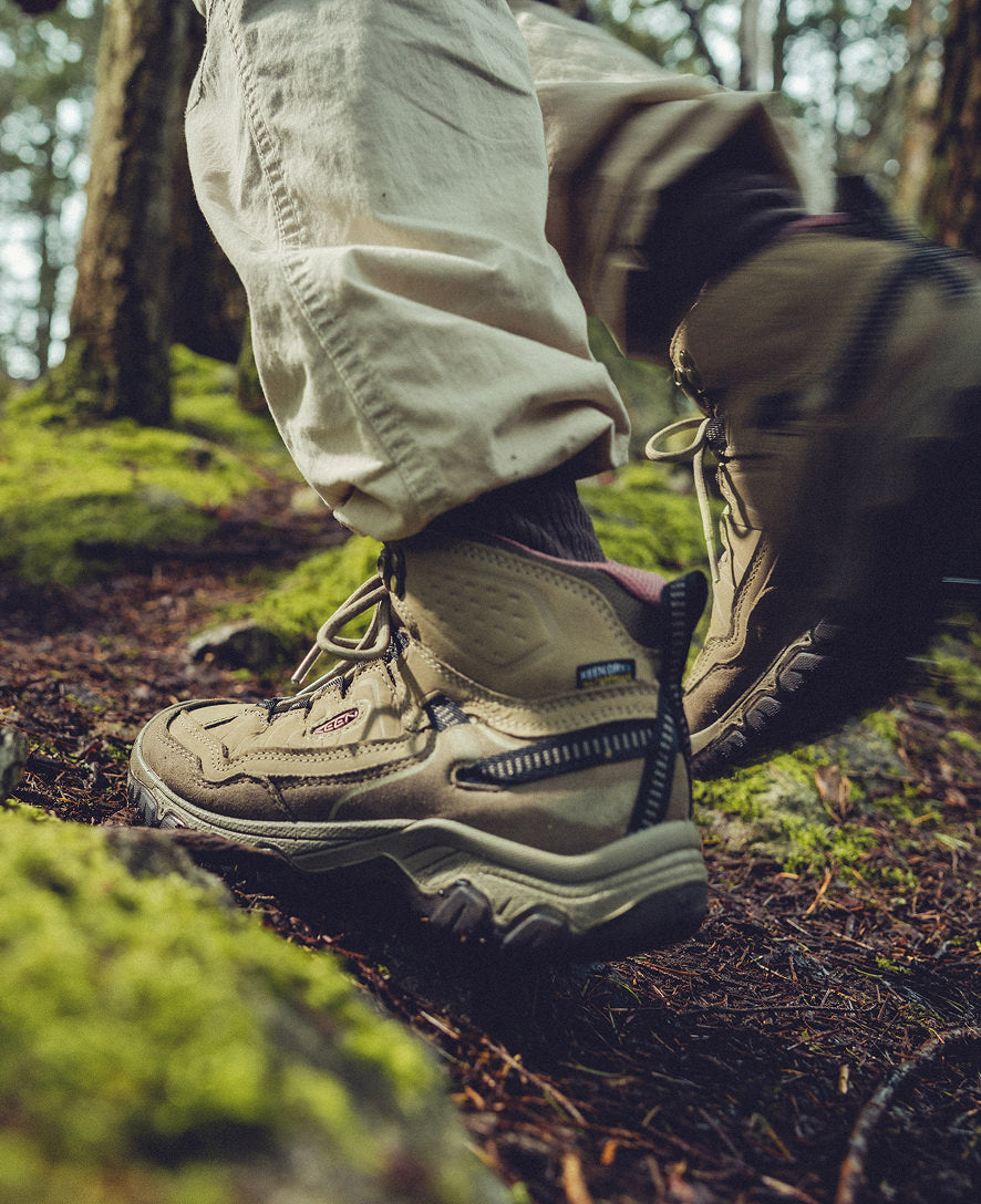 Women's Targhee IV Waterproof Hiking Boot | Coyote/Peach Fuzz - Image 8