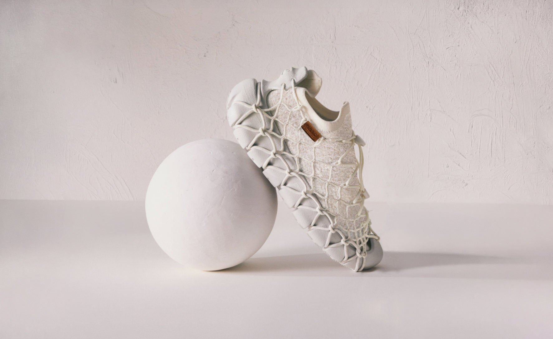 Women's UNEEK 360 Sneaker | Atmosphere Birch - Image 7